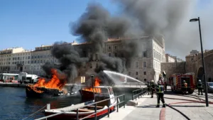 Incendie au Vieux-Port de Marseille : deux bateaux coulés, 14 blessés légers