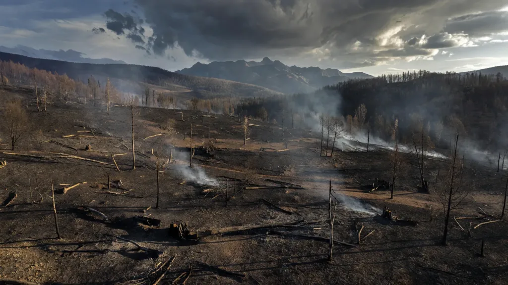 Incendie dans les Pyrénées-Orientales : le préfet rappelle aux 10 000 évacués de ne pas regagner leur domicile