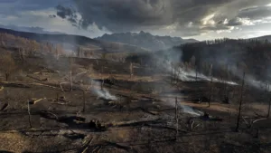 Incendie dans les Pyrénées-Orientales : le préfet rappelle aux 10 000 évacués de ne pas regagner leur domicile