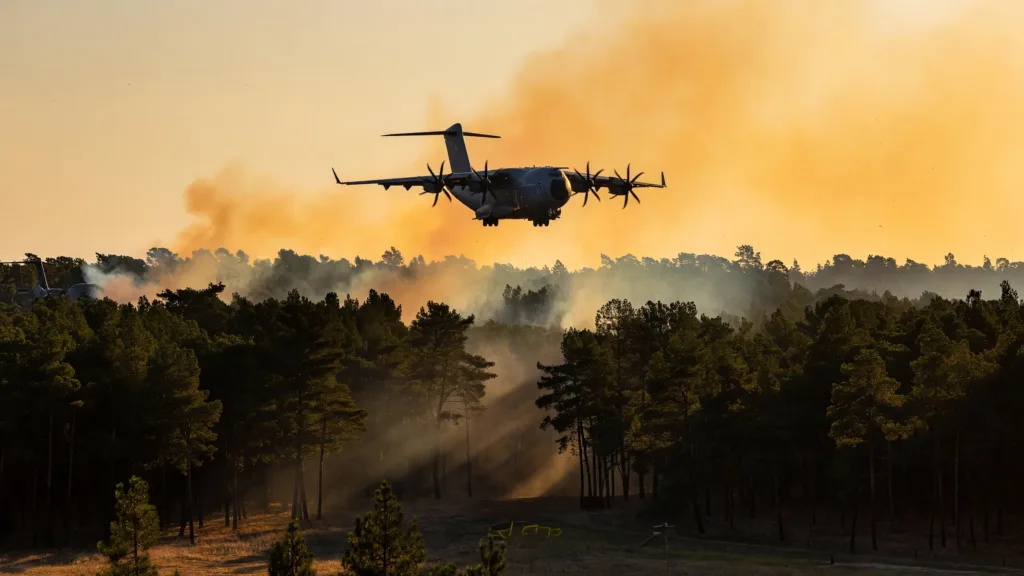 Incendies en Gironde : 1 500 militaires déployés, 220 000 personnes évacuées
