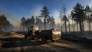 Incendies en Gironde : un agriculteur du 47 et son fils aident les pompiers