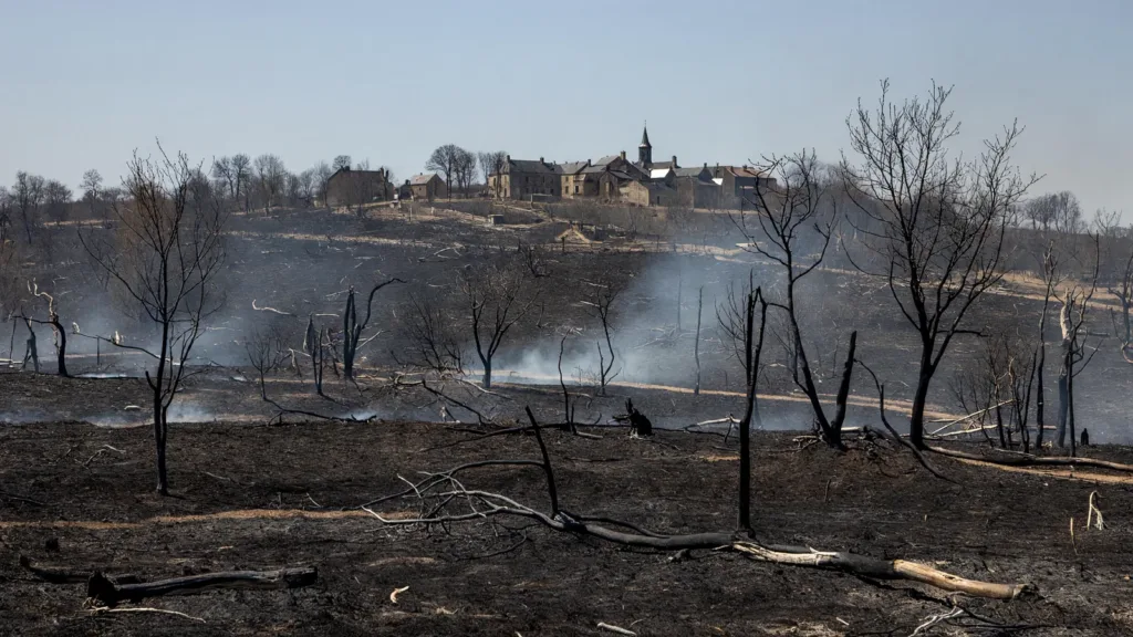Indre : 127 hectares brûlés et 2 000 personnes évacuées dans un incendie majeur à Mosnay