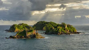 Kourou : un passager tué par balle sur un catamaran aux Îles du Salut