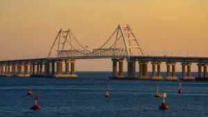 La Russie suspend le trafic maritime en mer d&rsquo;Azov après 105 frappes ukrainiennes