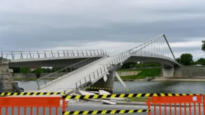 Le Passage d&rsquo;Agen : passerelle Michel-Serres fermée après un accident