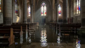Le Puy-en-Velay : l&rsquo;église des Carmes inondée sous plus d&rsquo;1 m d&rsquo;eau