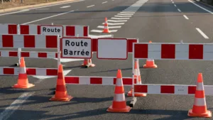 Les Angles : poids lourd couché au pont de l&rsquo;Europe, trafic perturbé