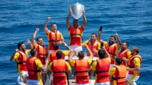 Leucate jette son bouclier de champion en mer pour « l'hydrater »