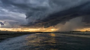 Loiret : vigilance canicule abaissée, orages attendus cet après-midi