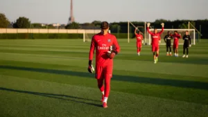 Lucas Chevalier, le gardien à 40 millions devenu invisible au PSG