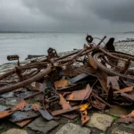 Mâcon : tas de ferraille abandonné sur les quais après une pêche à l'aimant