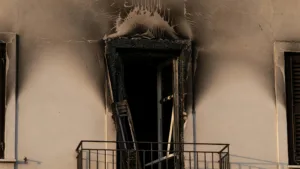 Marseille : un homme entre la vie et la mort après un incendie dans le 15e