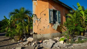 Martinique : une conductrice de 87 ans percute un mur au Marigot