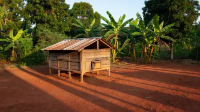 Mayotte : le préfet Poisot visite une exploitation avicole à Mroalé