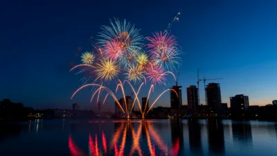 Mulhouse : le feu d'artifice du 13 juillet a illuminé le Nouveau Bassin