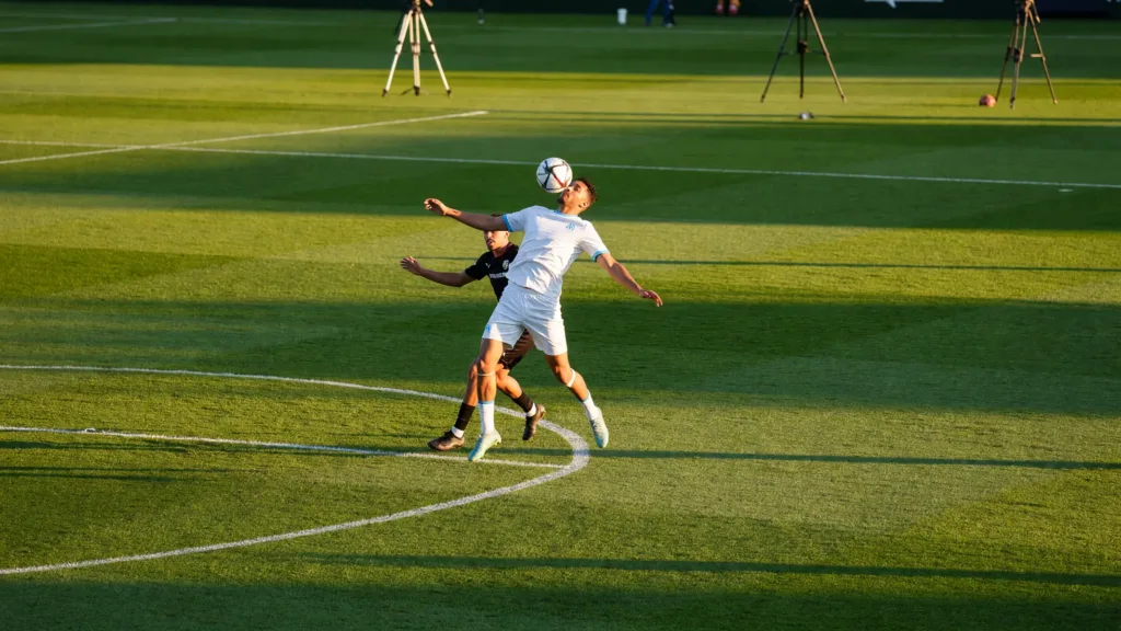 Neal Maupay égalise de la tête pour l'OM face à Nîmes (1-1)