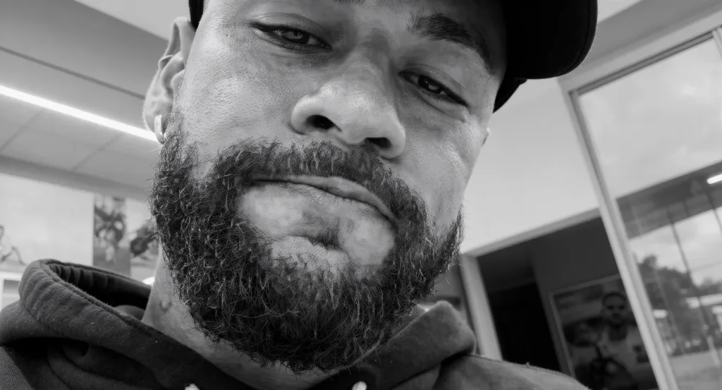 Neymar répond aux critiques par un doublé et une célébration poker