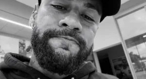 Neymar répond aux critiques par un doublé et une célébration poker