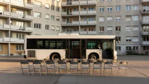 Opérabus dans le Loiret : la tournée qui joue l'opéra au pied des immeubles