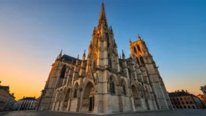 Orléans : deux jeunes secourus au sommet de la cathédrale après une intrusion