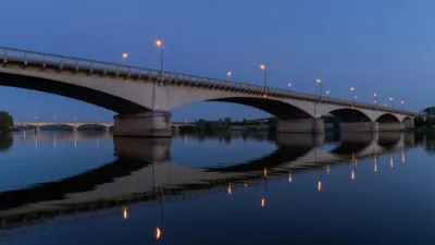 Orléans : une jeune femme secourue sur le pont Thinat par les policiers
