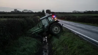 Orne : un conducteur de tracteur tué dans un accident nocturne à Tinchebray-Bocage