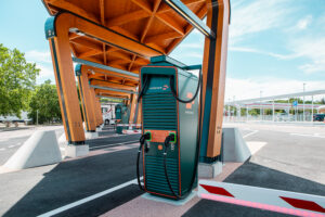 Gevrey-Chambertin : APRR inaugure une station de recharge pour poids lourds
