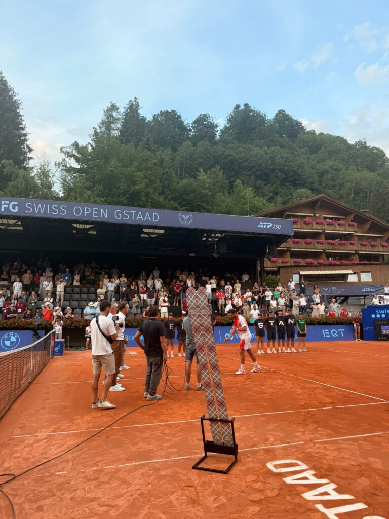 Wawrinka reçoit des skis à Gstaad pour sa dernière à domicile