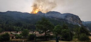 Montcusel : intervention périlleuse contre l&rsquo;incendie dans les falaises