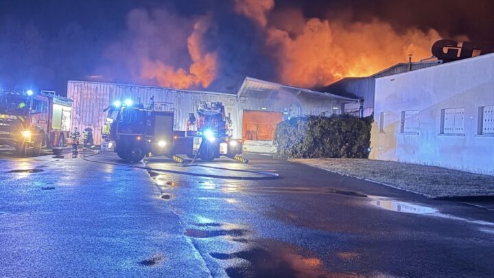 Puy-de-Dôme : l&rsquo;usine Gitral ravagée par un incendie à Orléat