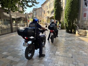 Mougins : deux motos électriques pour la police municipale, une première