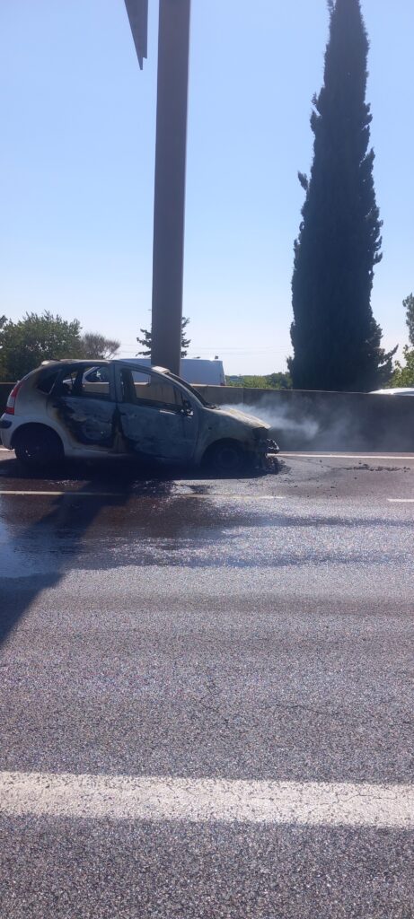 A54 : véhicule en feu après Garons, circulation rétablie