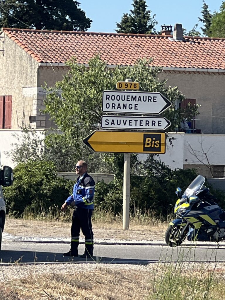Incendie à Roquemaure en bordure de l&rsquo;A9 : les pompiers du Vaucluse appelés en renfort
