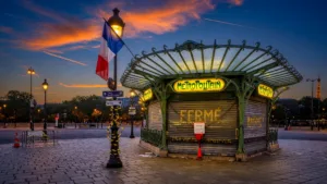 Paris verrouille métro et Champs-Élysées, drones et interdiction de feux ce soir