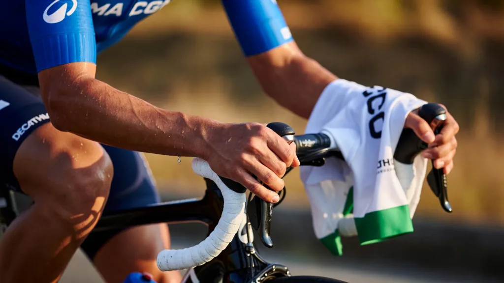 Paul Seixas, 19 ans, s'empare du maillot blanc et vise le podium