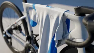 Pinarello Q36.5 dévoile un maillot thermorégulateur pour son premier Tour de France