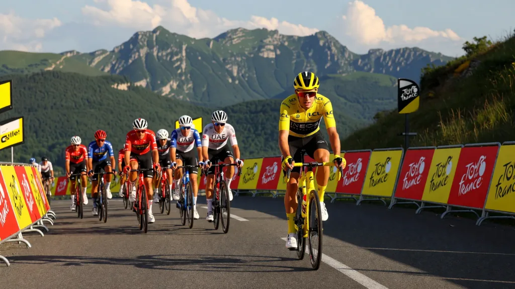 Pogačar écrase le Tour : 3'36" d'avance, le peloton à genoux