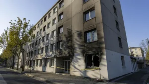 Poitiers : un appartement détruit dans un incendie aux Couronneries, 12 personnes incommodées