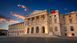 Portugal : les résultats des examens nationaux retardés, tension au Parlement