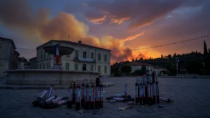 Pyrénées-Orientales : le préfet interdit les feux d&rsquo;artifice, Perpignan annule le sien