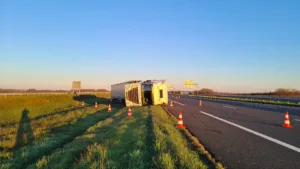 Reichstett : un poids lourd se couche sur l&rsquo;A4, le chauffeur endormi