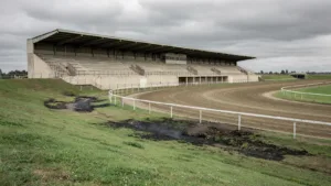 Ris-Orangis : incendie près de l&rsquo;hippodrome, RN104 fermée, la préfète sur place