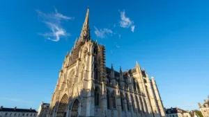 Rouen : la flèche de Notre-Dame réapparaît après incendie, tempêtes et dix ans de travaux