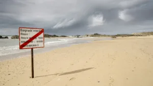 Saint-Michel-en-Grève : baignade et sports nautiques interdits pour 48 heures