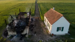 Sarthe : 2 200 porcs meurent dans un incendie, le feu stoppé à 10 m d&rsquo;une maison