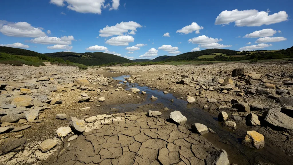 Sécheresse en Mayenne : restrictions d'eau renforcées sur la Sarthe aval, l'Oudon et la Mayenne en alerte
