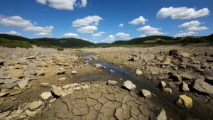 Sécheresse en Mayenne : restrictions d&rsquo;eau renforcées sur la Sarthe aval, l&rsquo;Oudon et la Mayenne en alerte