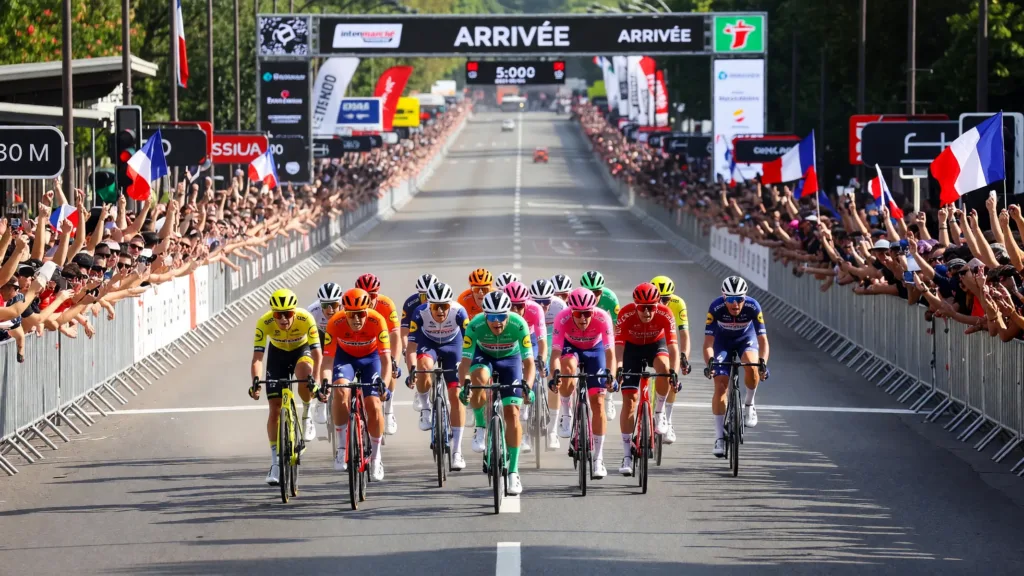 Tour de France 2025 : Tim Merlier vise un triplé historique à Nevers