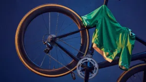 Tour de France 2026 : Kooij s'impose au sprint à Pau