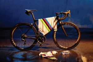 Tour de France 2026 : aucune source fiable ne confirme une chute de Van der Poel